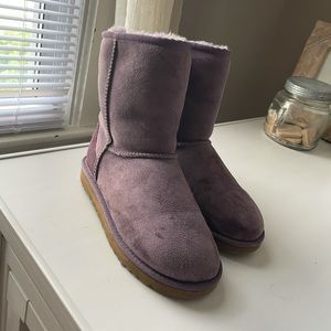 Ugg’s Big Kid Size 3 fits women’s size 6